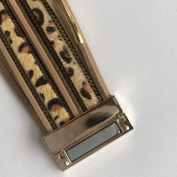 🎉HP!🎉The Styled Collection Leopard Cuff Bracelet - Picture 4 of 6